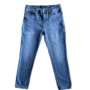 Judy Blue – Relaxed Fit Medium Wash Denim Jeans – 32